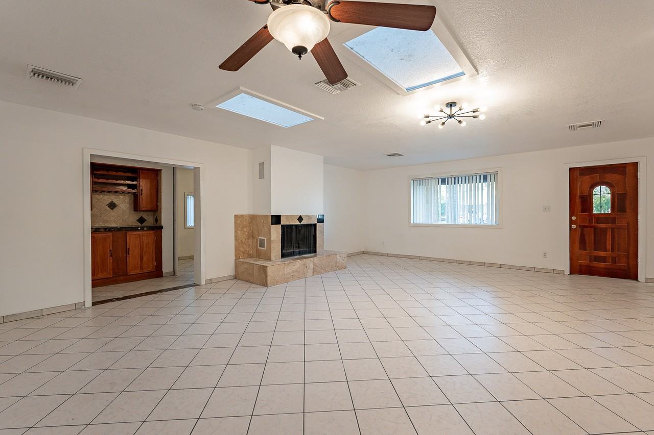 17410 North 16th Avenue - Photo 5 of 33