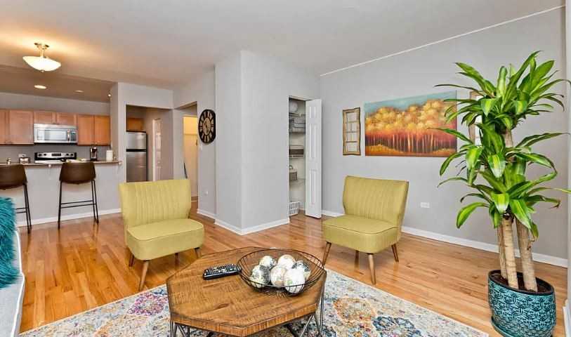 W Wilson Ave & N Clarendon Ave - Photo 4 of 16