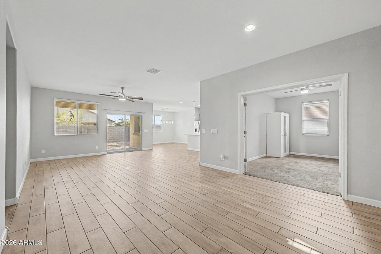 7011 W Townley Ave - Photo 6 of 38