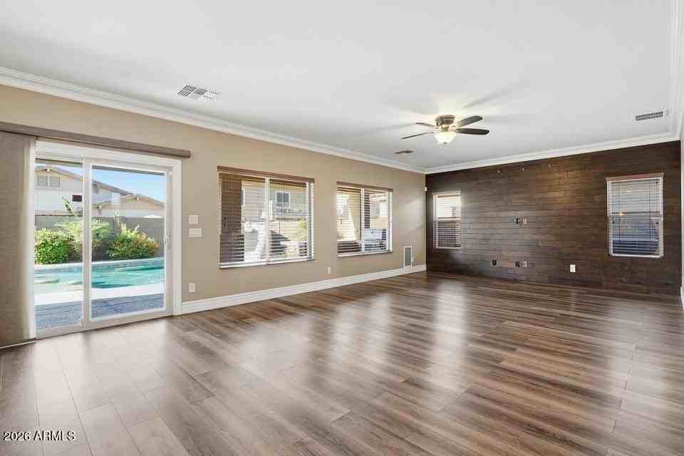 16809 W Magnolia St - Photo 3 of 23