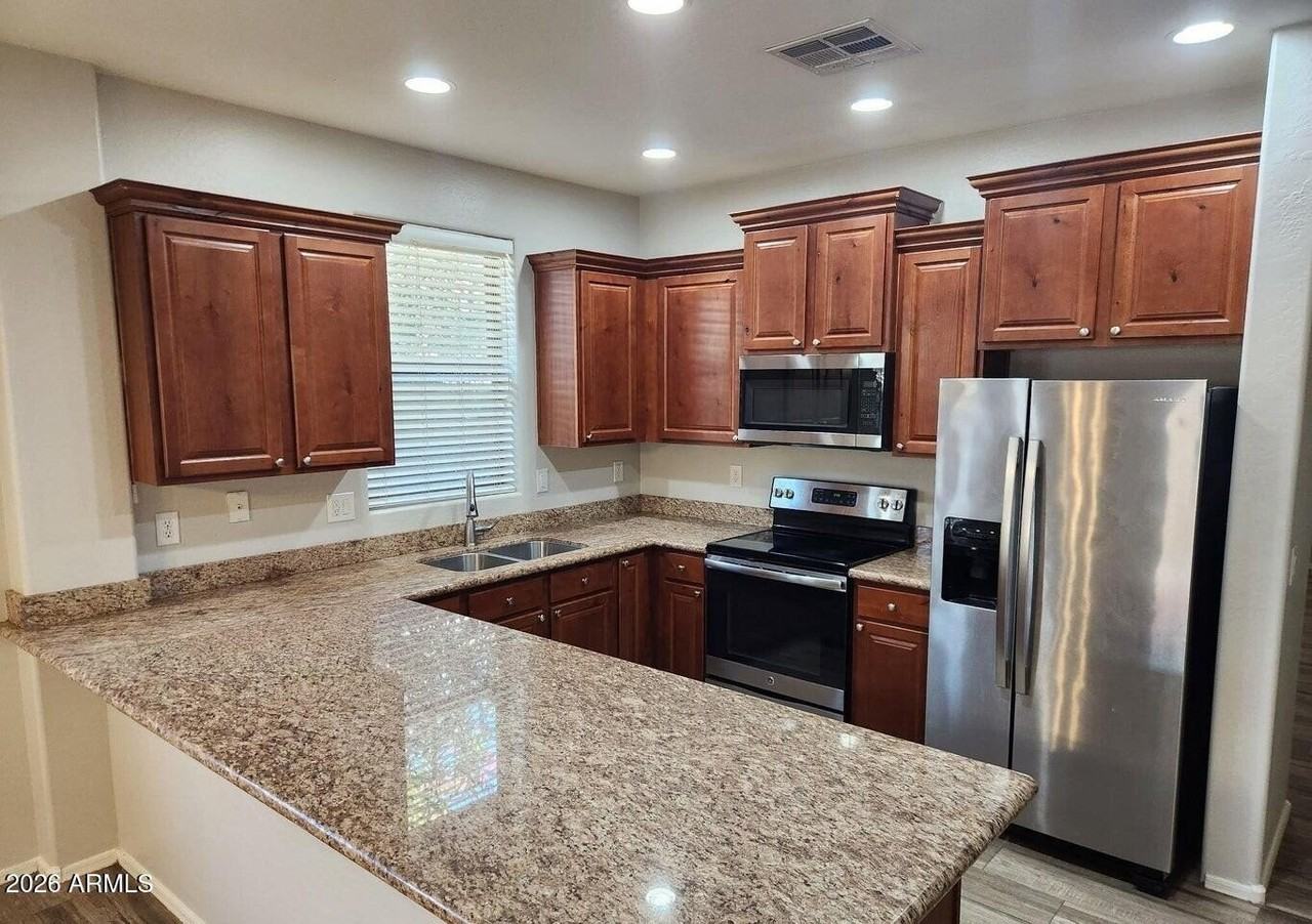 7558 W Spur Dr - Photo 2 of 6