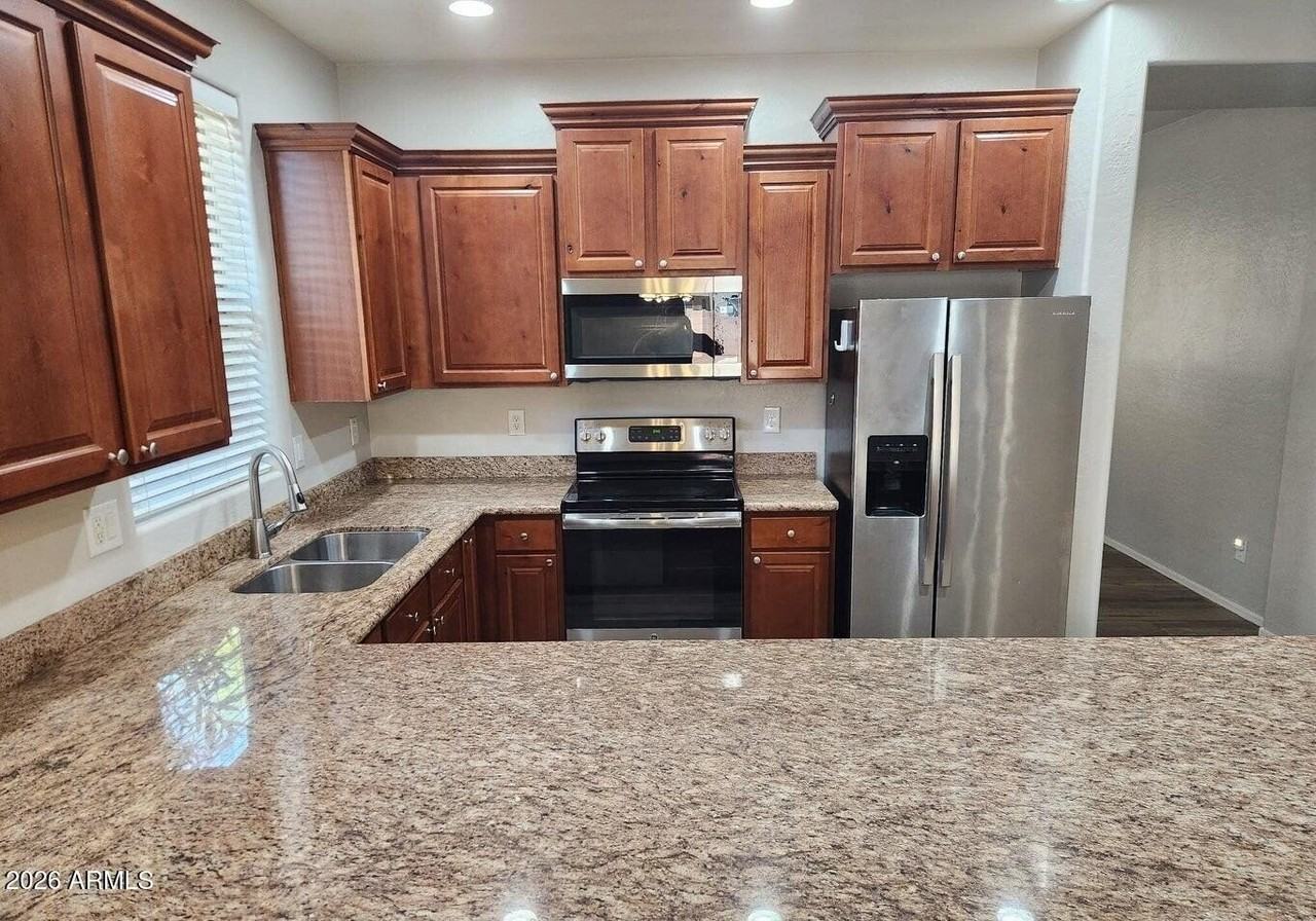 7558 W Spur Dr - Photo 3 of 6