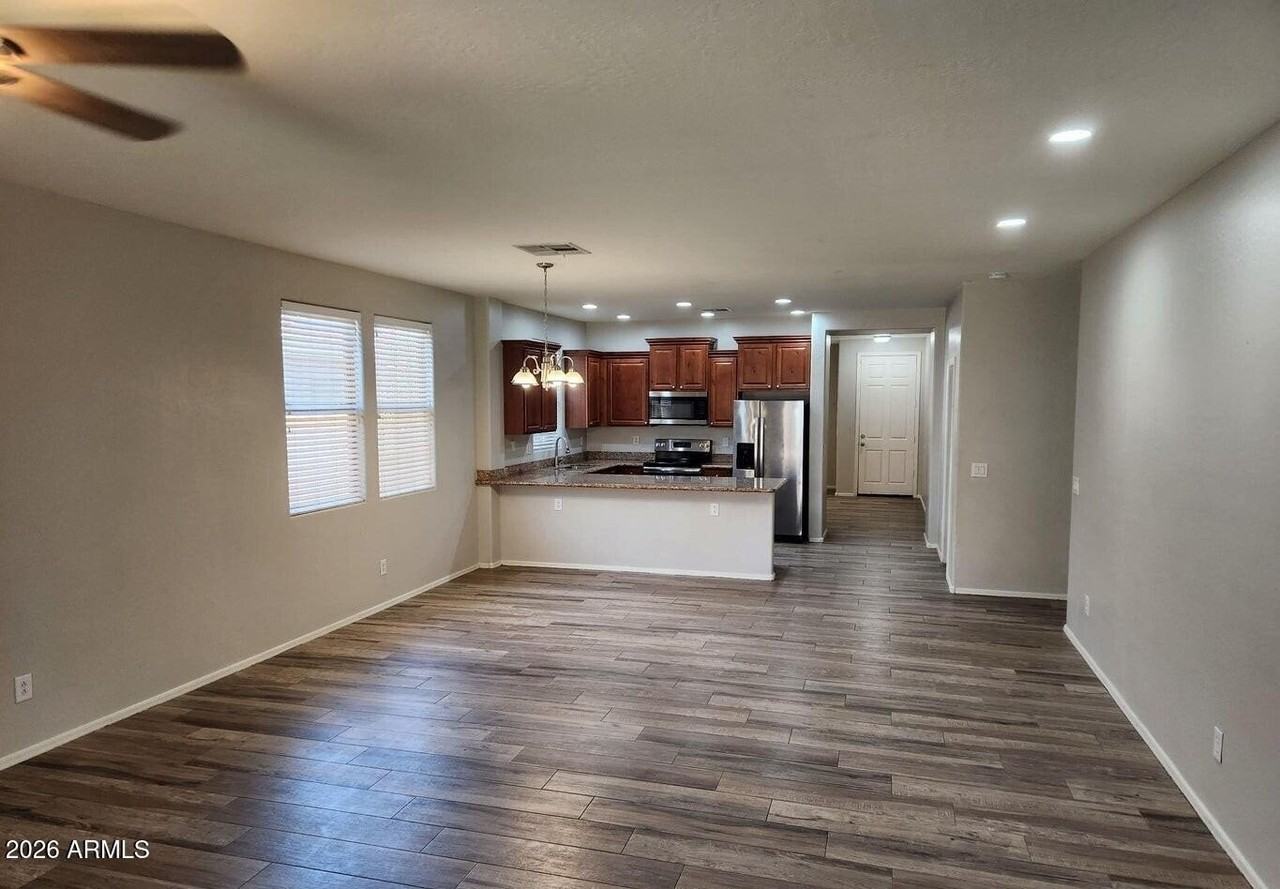 7558 W Spur Dr - Photo 4 of 6