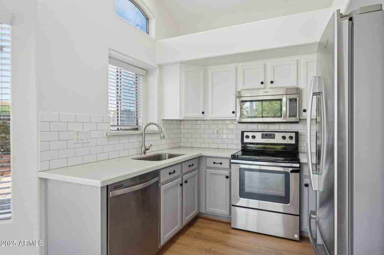 2131 S Peppertree Dr - Photo 7 of 27