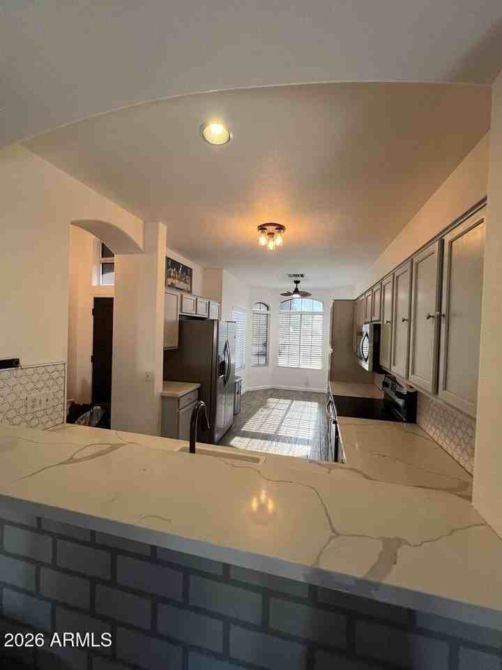 2527 N Silverado - Photo 2 of 20