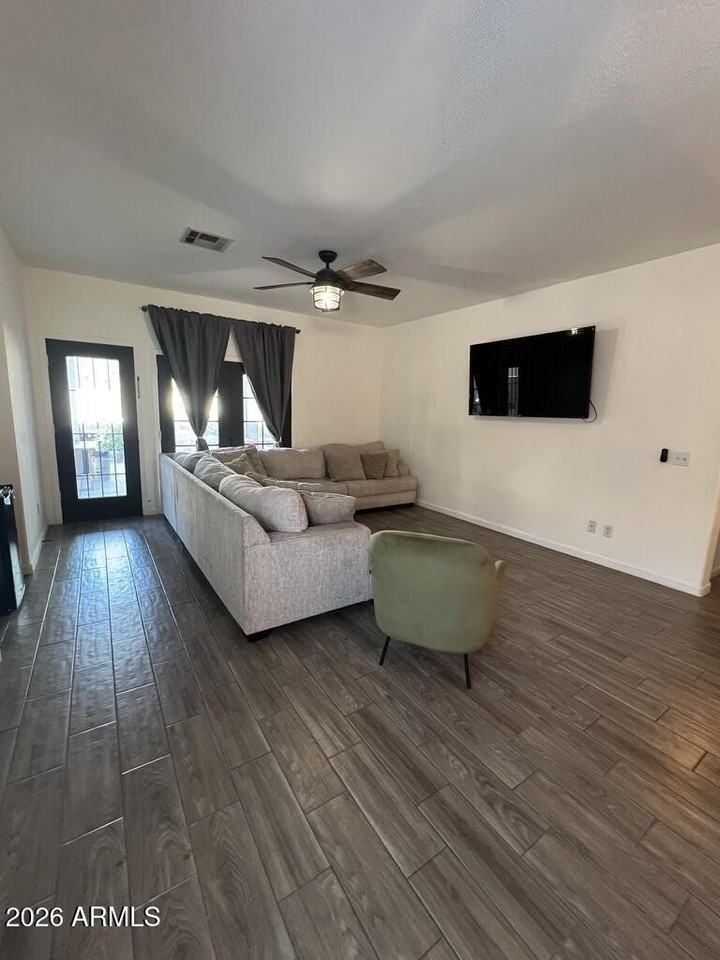 2527 N Silverado - Photo 4 of 20
