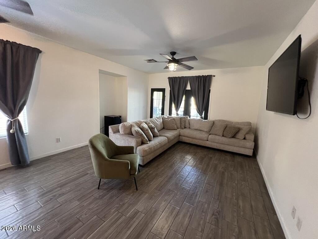 2527 N Silverado - Photo 5 of 20