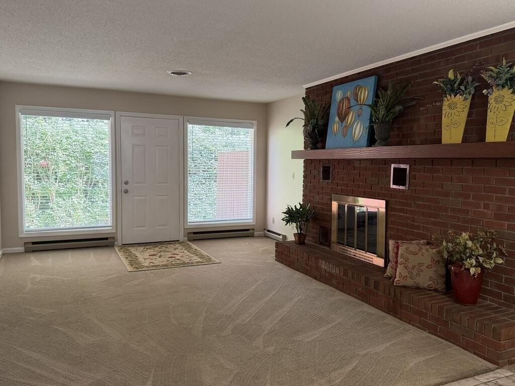 636 Carriage Dr - Photo 5 of 15