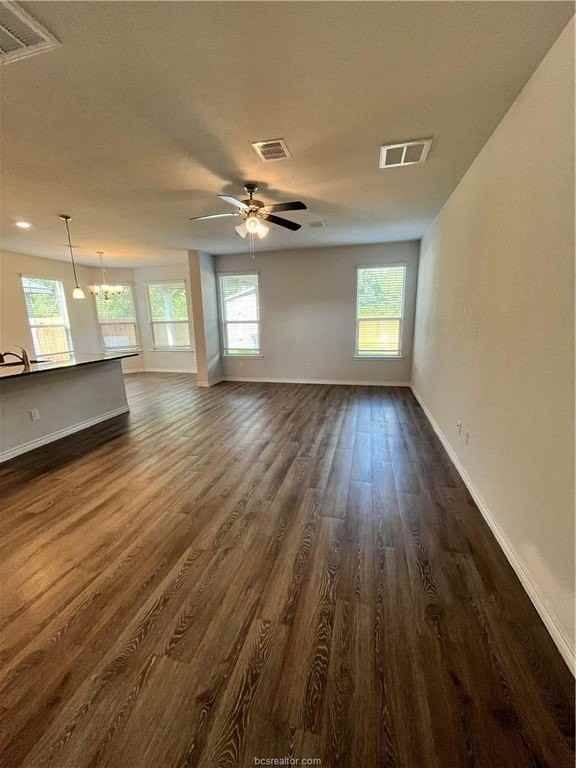 1920 Cartwright St - Photo 5 of 28
