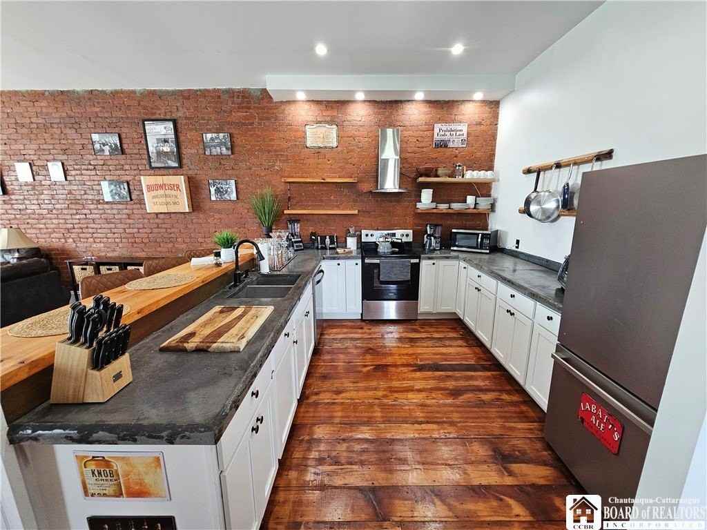 321 N Union St - Photo 5 of 33