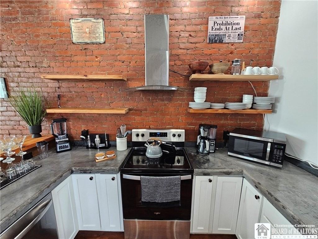 321 N Union St - Photo 6 of 33