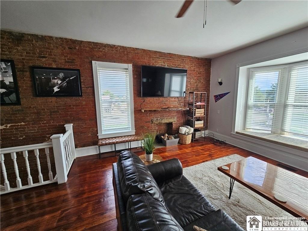 321 N Union St - Photo 7 of 33