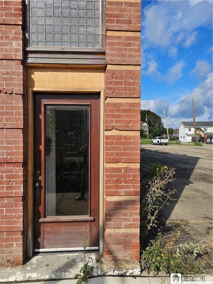 321 N Union St - Photo 2 of 33