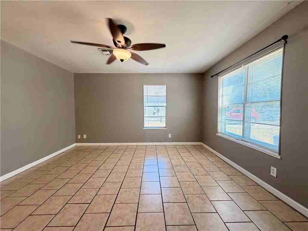 513 Alamo St - Photo 4 of 34