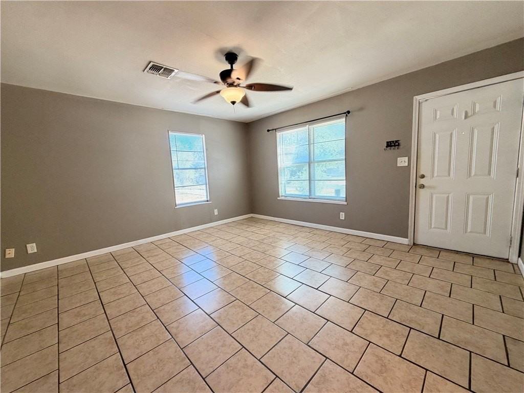513 Alamo St - Photo 5 of 34