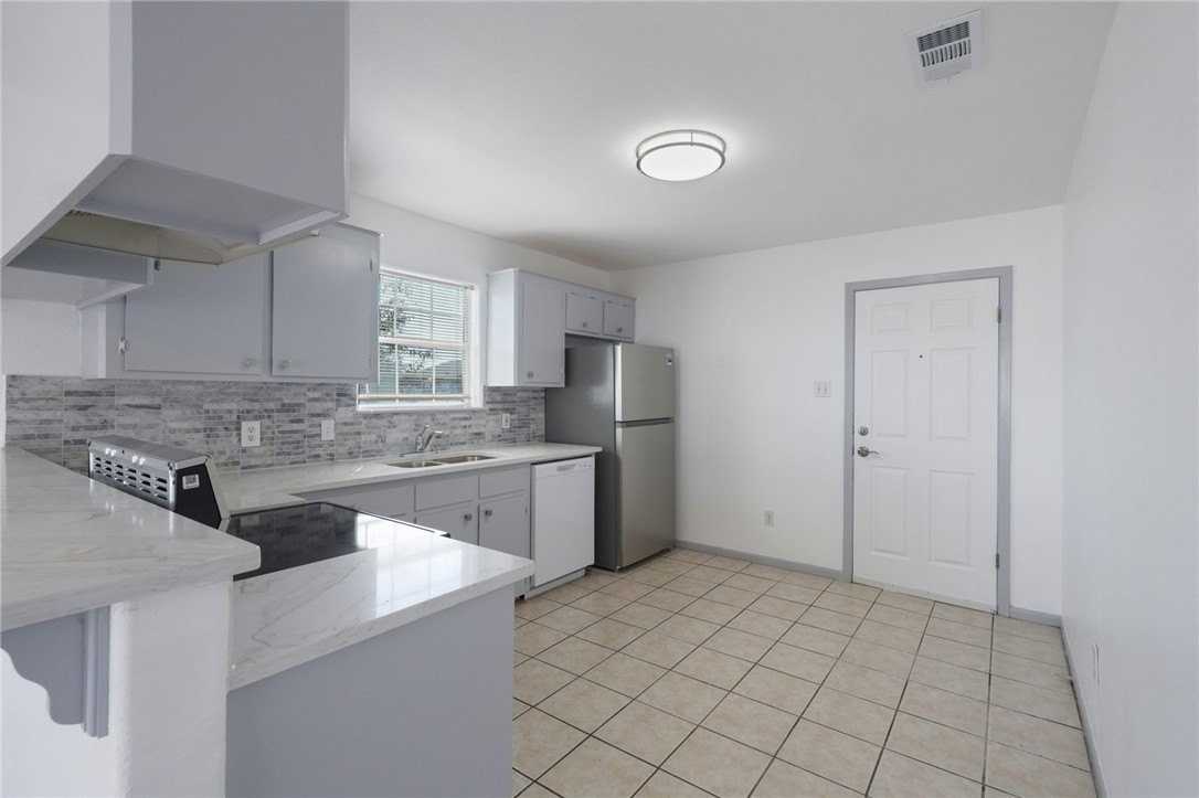 310 Easy St #A - Photo 4 of 15