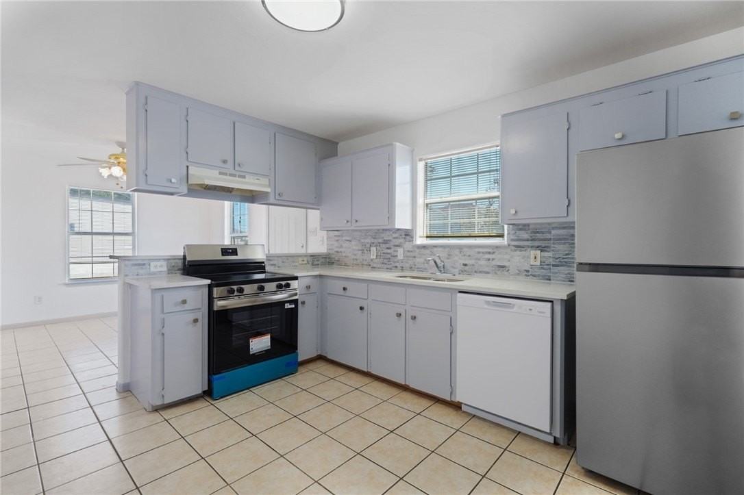 310 Easy St #A - Photo 5 of 15