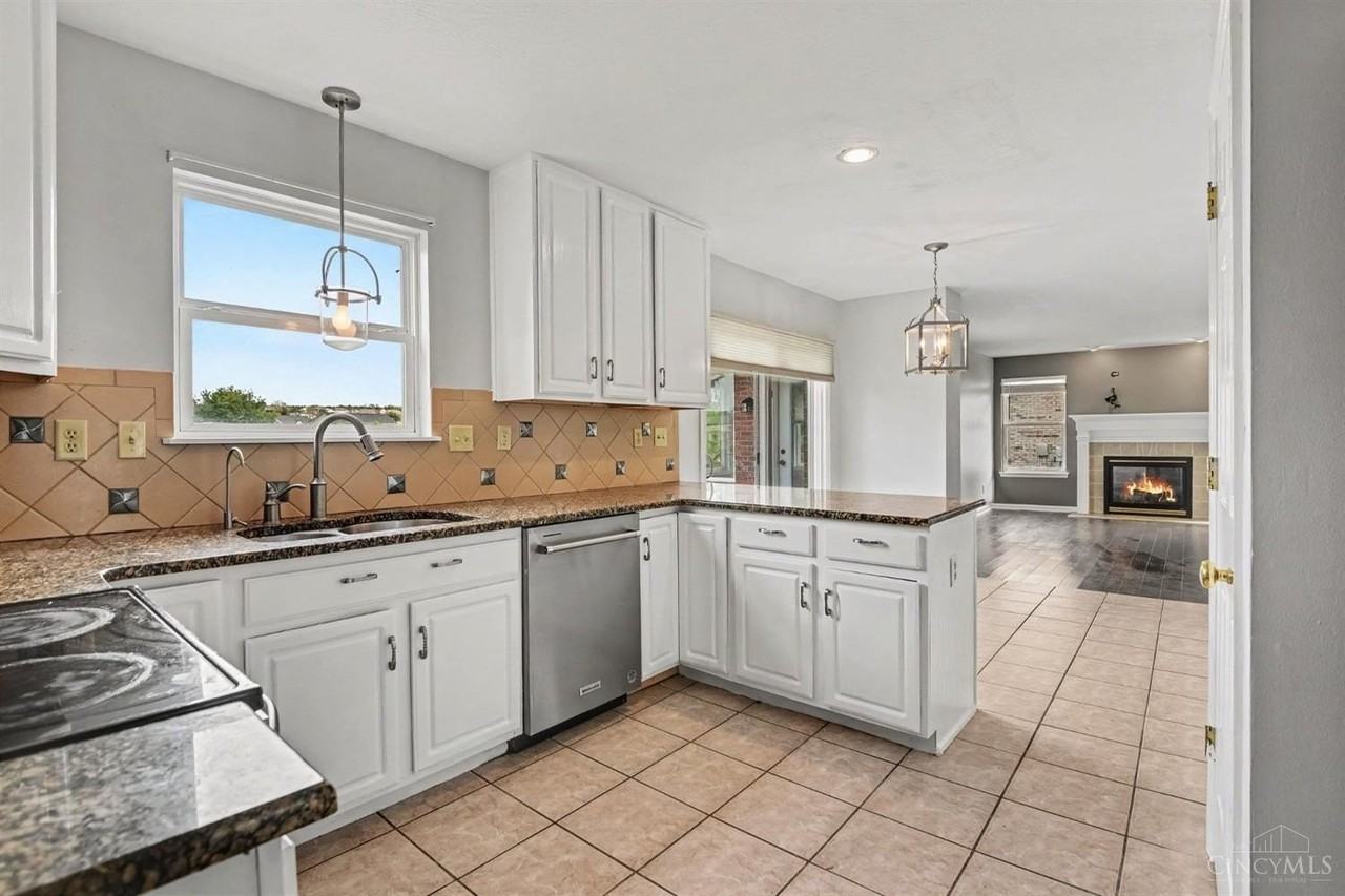4422 Lighthouse Ln - Photo 4 of 24