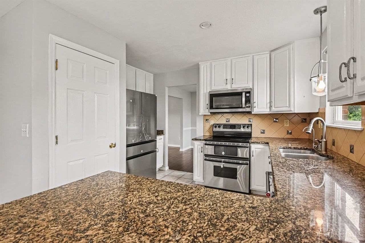 4422 Lighthouse Ln - Photo 5 of 24