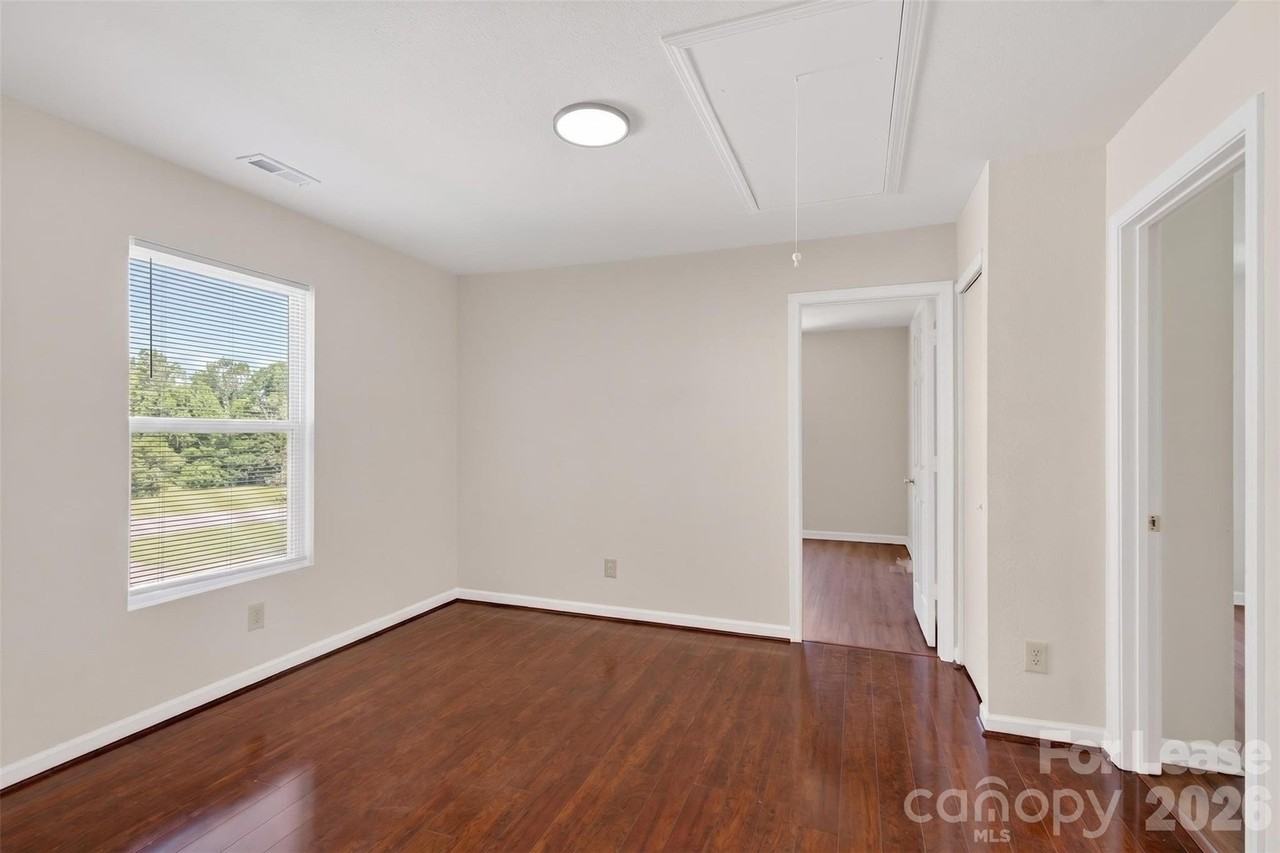 458 Settlers Ridge Dr - Photo 2 of 26