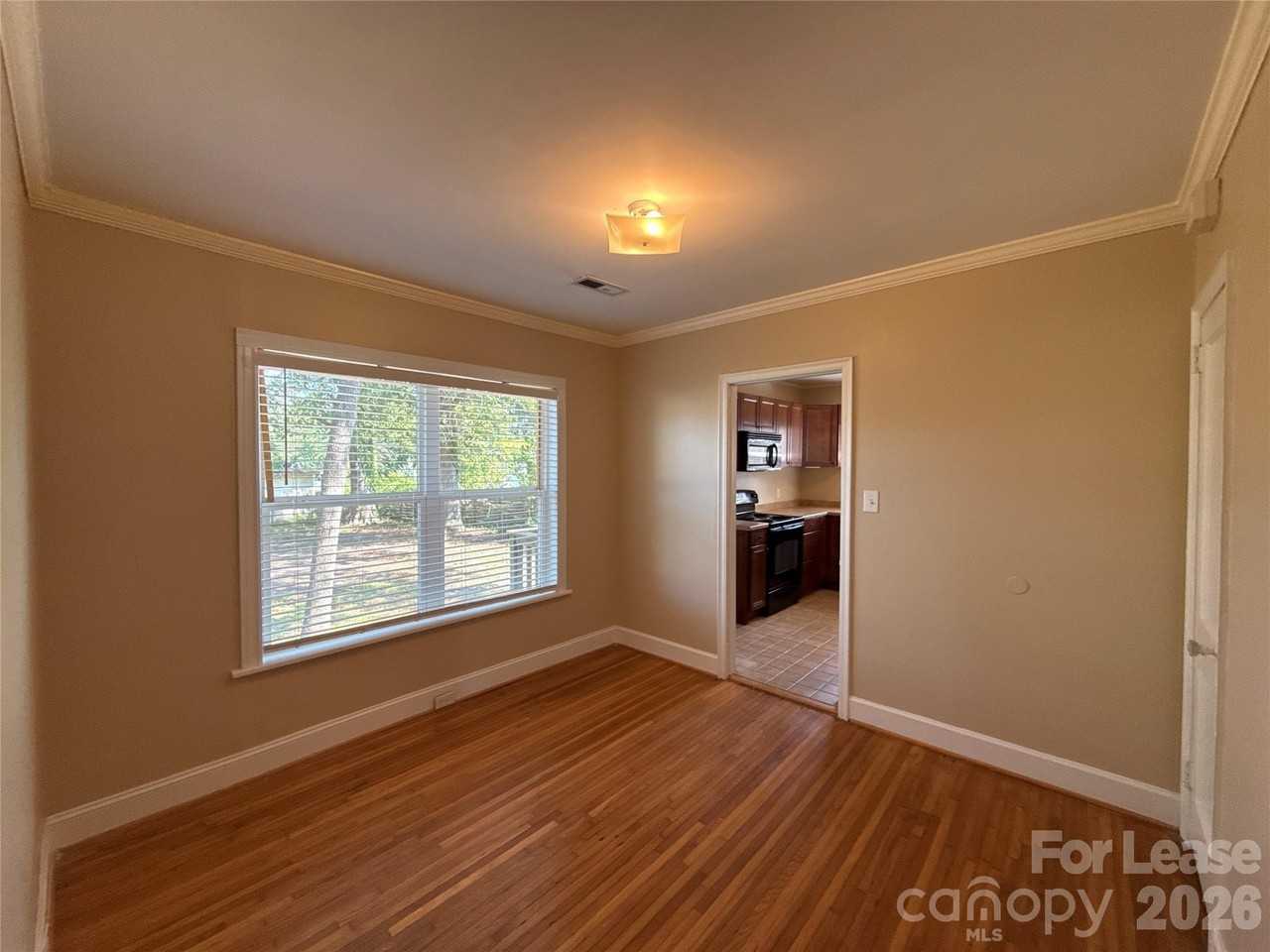 817 Everett Pl - Photo 4 of 15