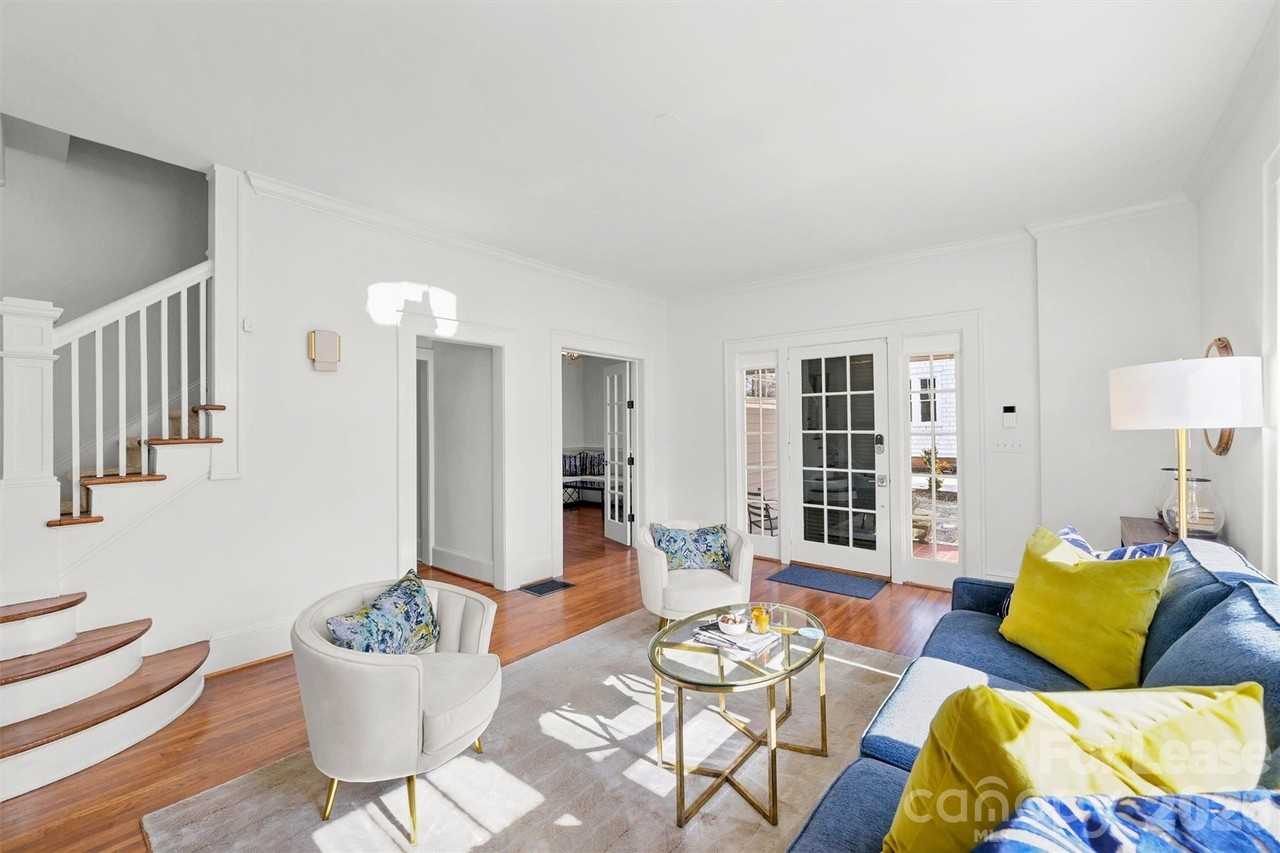 2023 Greenway Ave - Photo 4 of 23