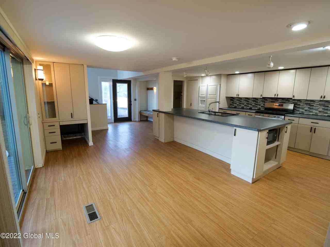 99 Woodlawn Ave #E - Photo 3 of 25