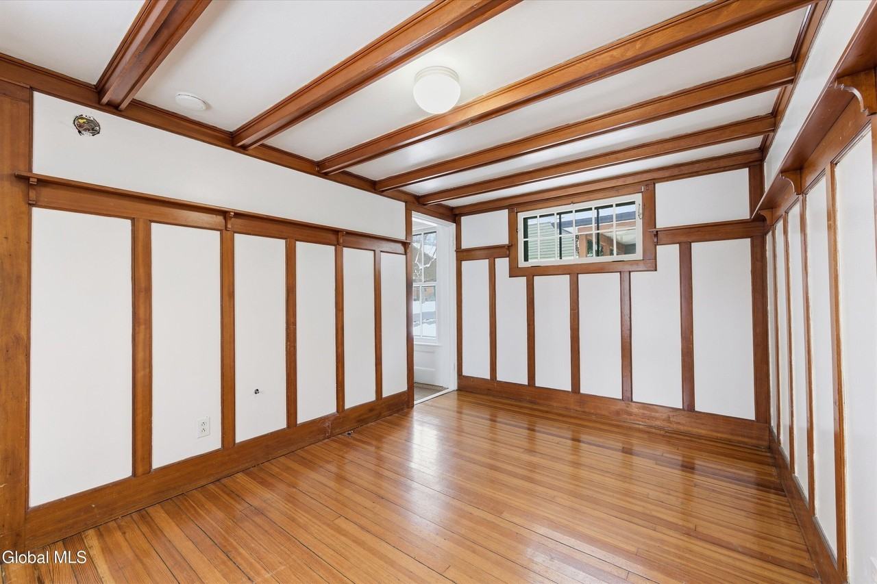 106 Lawrence St - Photo 3 of 17
