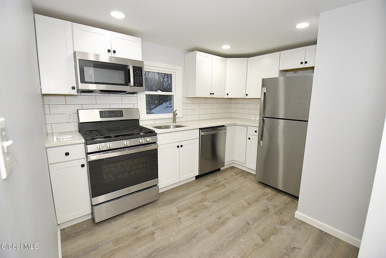 83 Osborne Rd - Photo 2 of 13