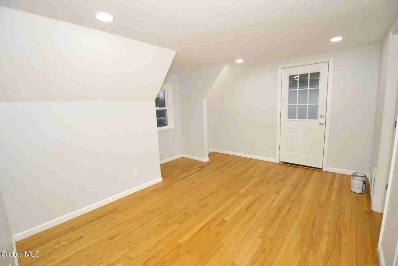 83 Osborne Rd - Photo 4 of 13