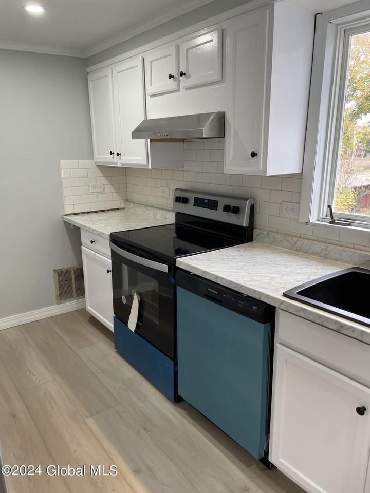75 Union St #2 - Photo 7 of 16