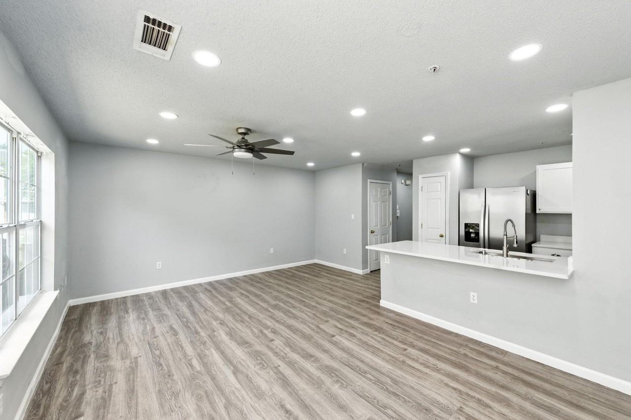 303 Crooked Pine Trl - Photo 3 of 28