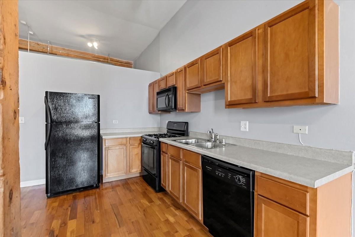1822 S Bishop St #203 - Photo 2 of 10