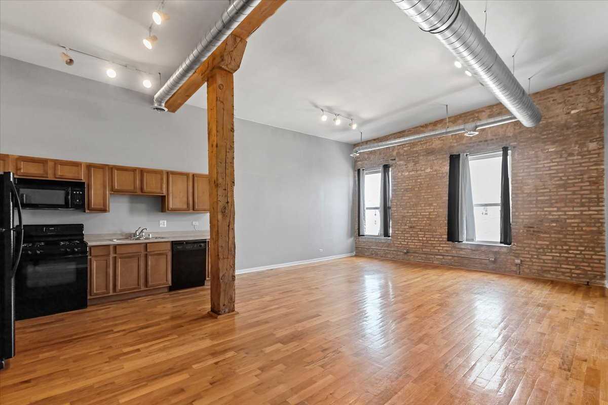 1822 S Bishop St #203 - Photo 4 of 10