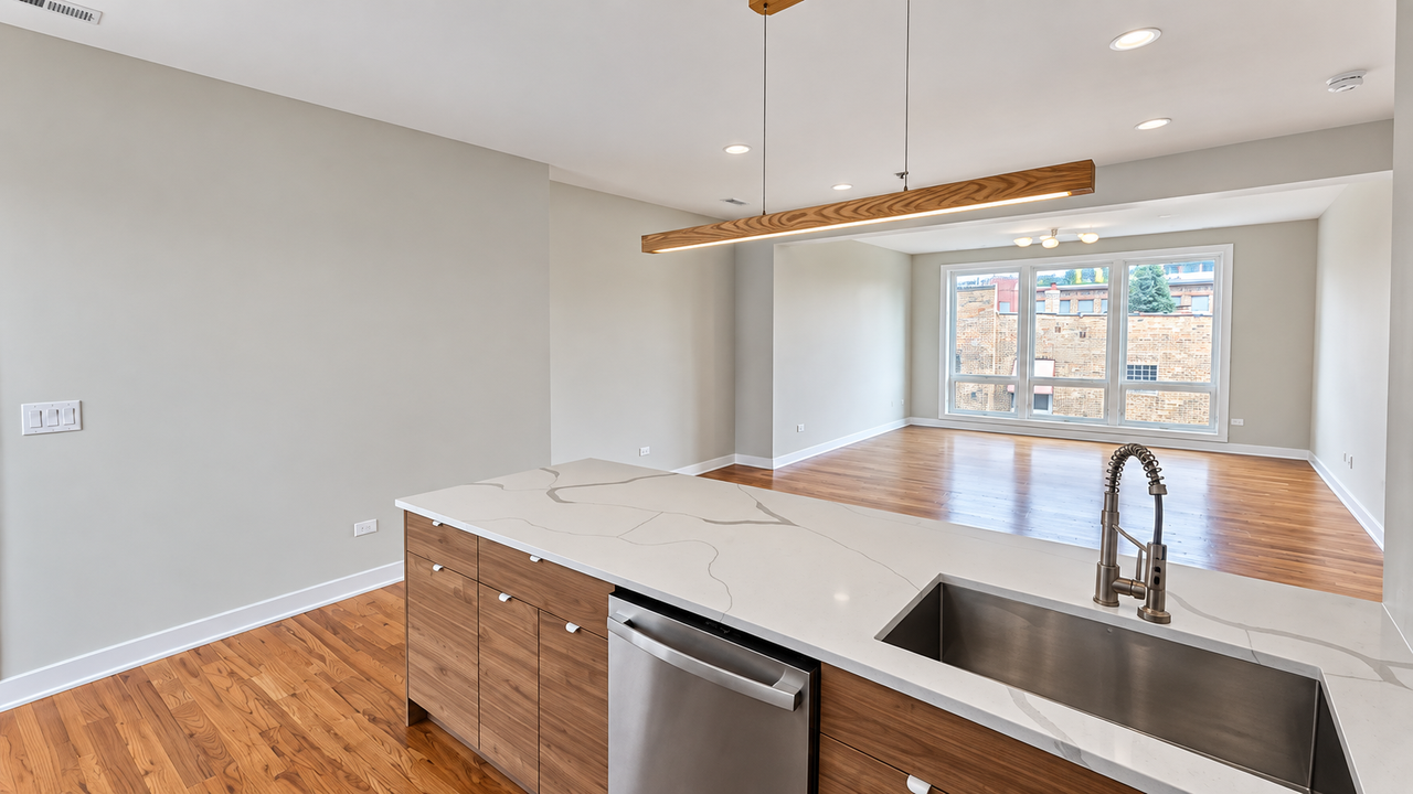 2839 W 24th Blvd #2M - Photo 3 of 10