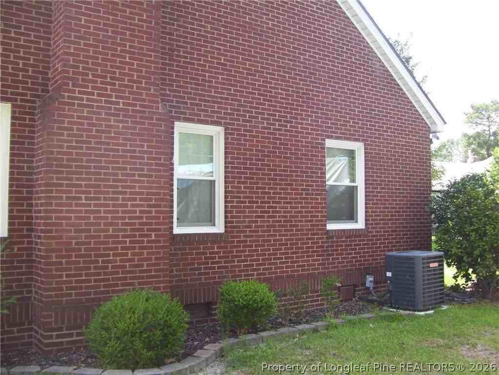 203 Sherman Dr - Photo 2 of 16