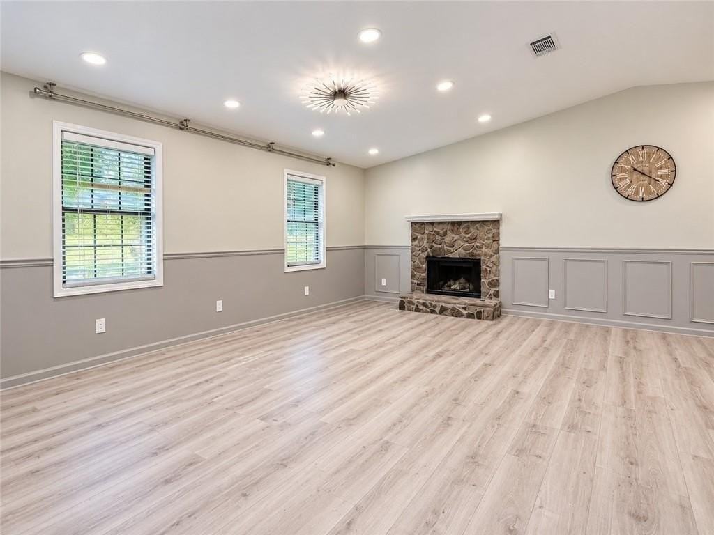 242 Muddy River Rd - Photo 3 of 25