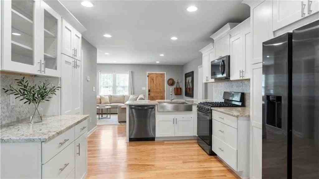 1152 Eastridge Rd Sw - Photo 6 of 30
