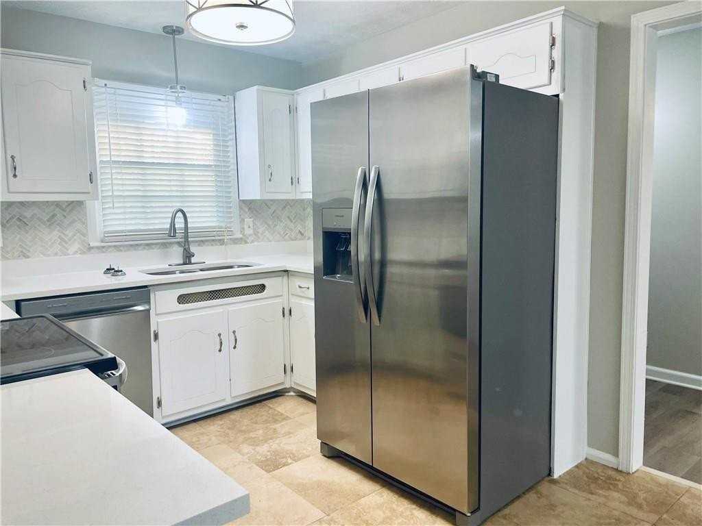 637 Rae Dr - Photo 3 of 27