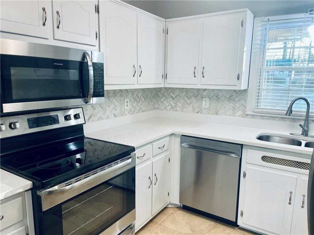 637 Rae Dr - Photo 4 of 27