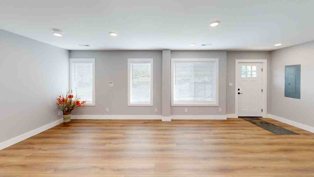 Modern Townhomes Near UTK | 2–6 Bedroom Floor Plans + Rooftop Patios - Photo 2 of 50