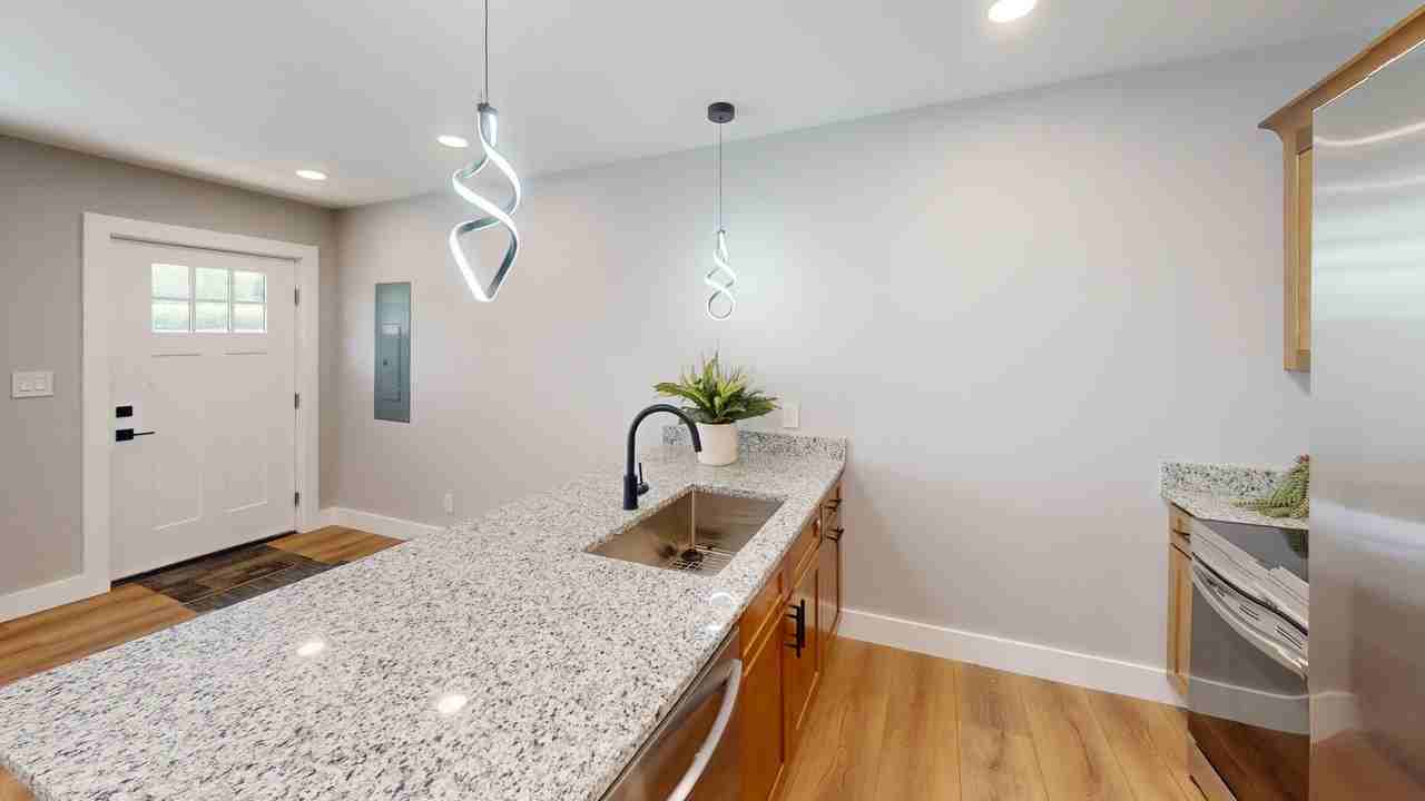 Modern Townhomes Near UTK | 2–6 Bedroom Floor Plans + Rooftop Patios - Photo 4 of 50