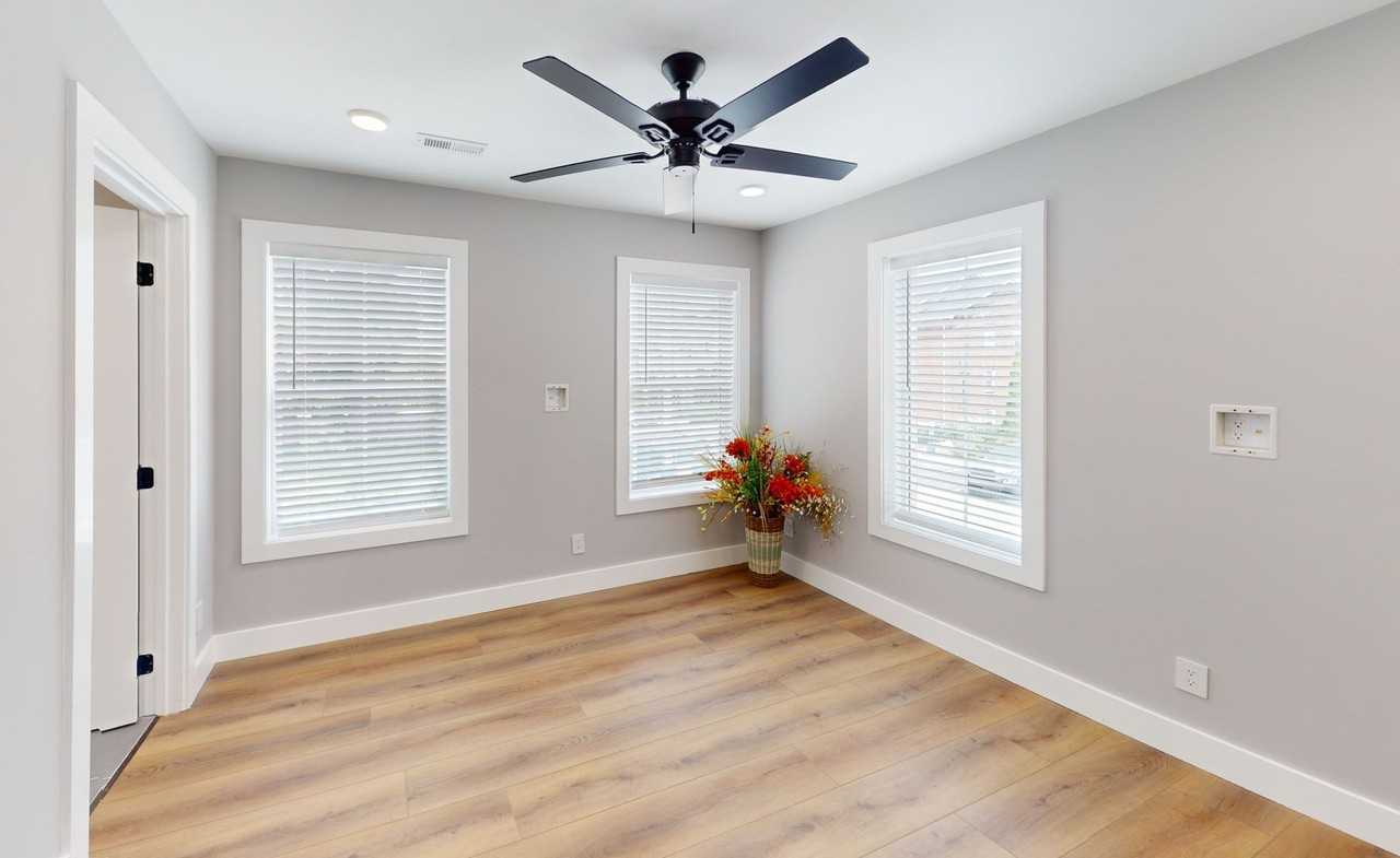 Modern Townhomes Near UTK | 2–6 Bedroom Floor Plans + Rooftop Patios - Photo 5 of 50