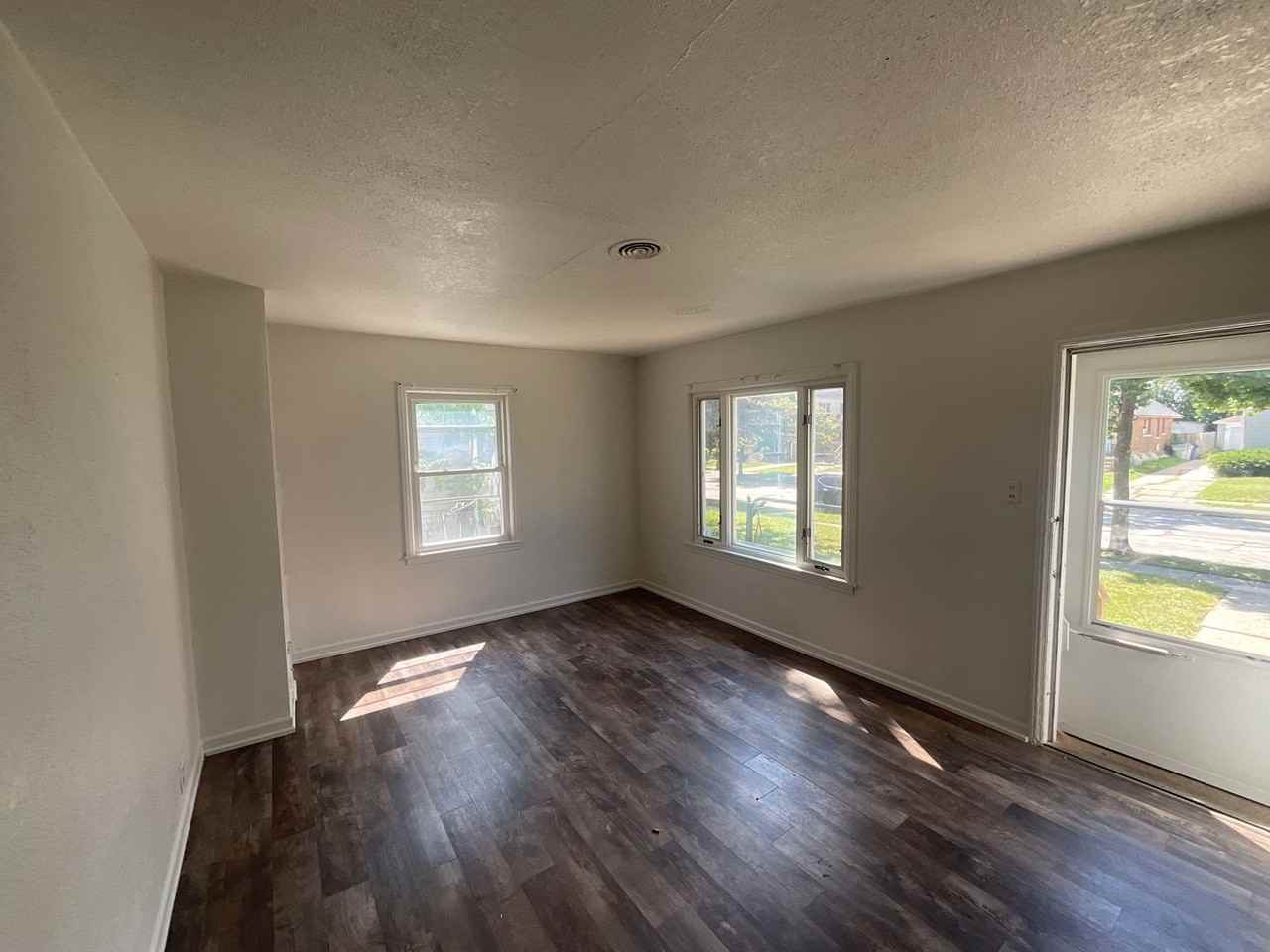 4422 N 30th St - Photo 3 of 12