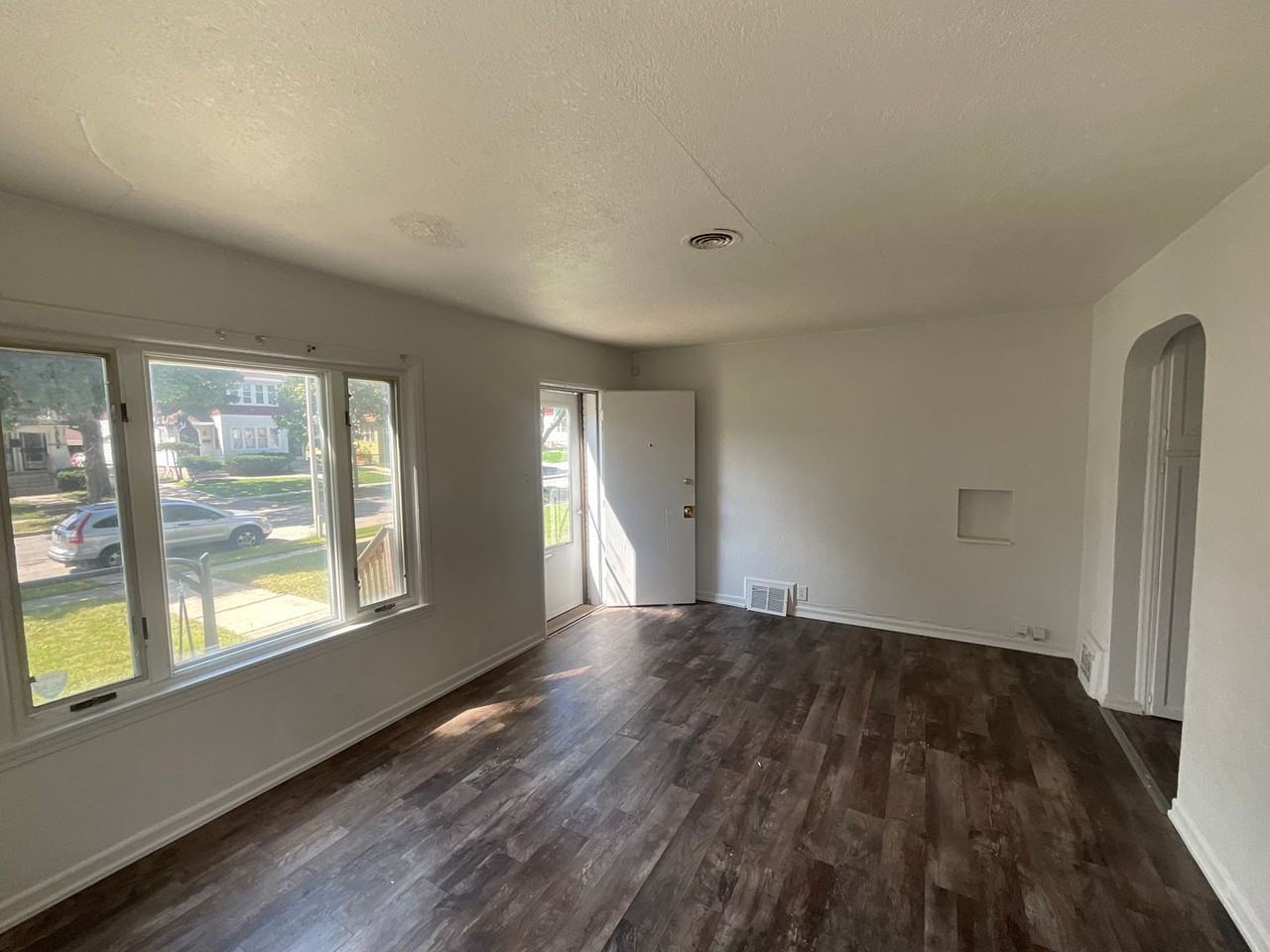 4422 N 30th St - Photo 4 of 12