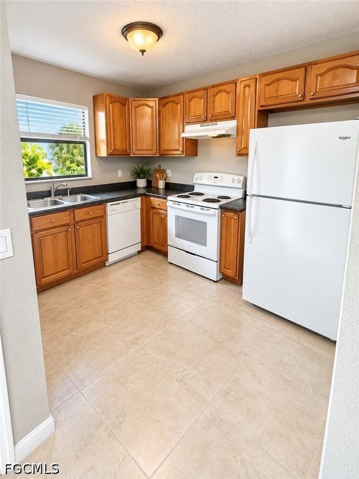 129 Se 23rd Pl - Photo 2 of 5