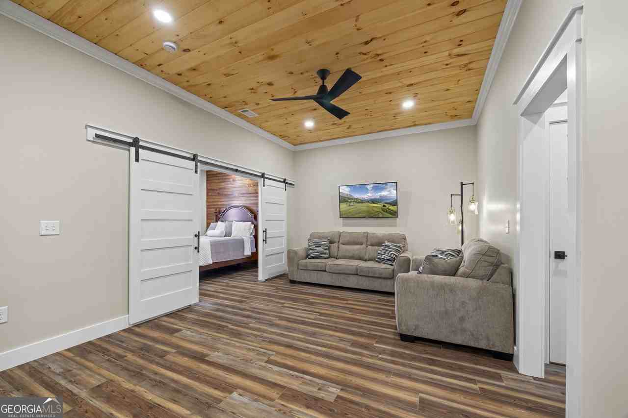 958A Church St - Photo 4 of 39