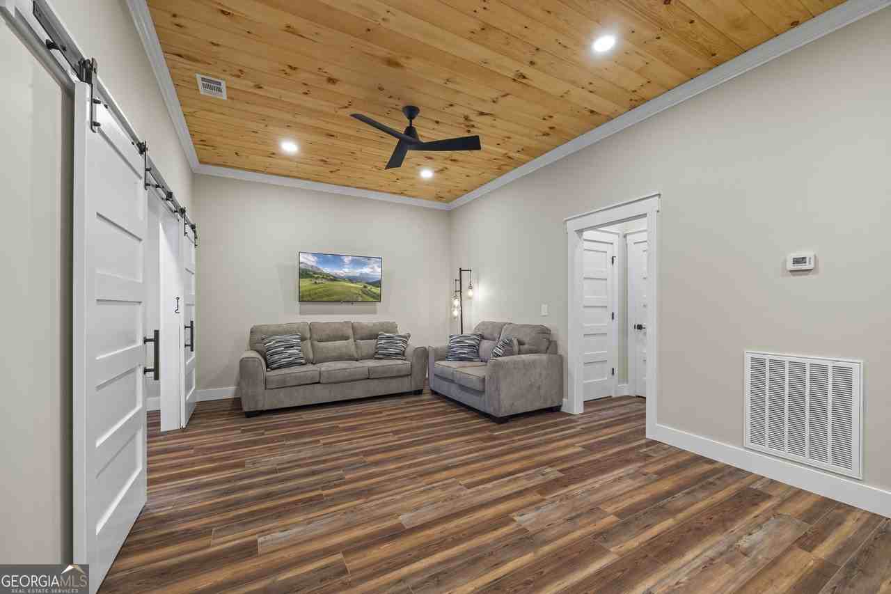 958A Church St - Photo 5 of 39