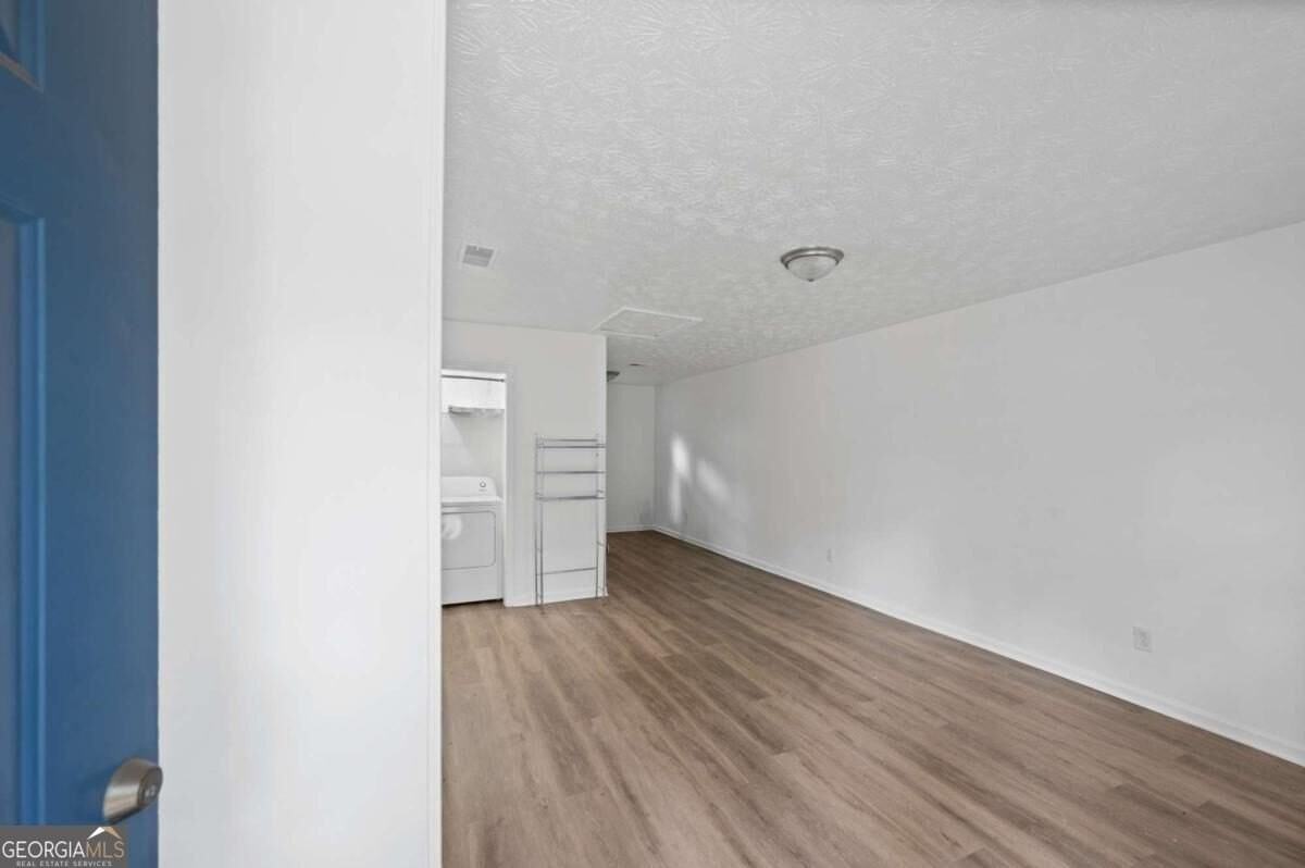1012 Davis St #12 - Photo 3 of 28