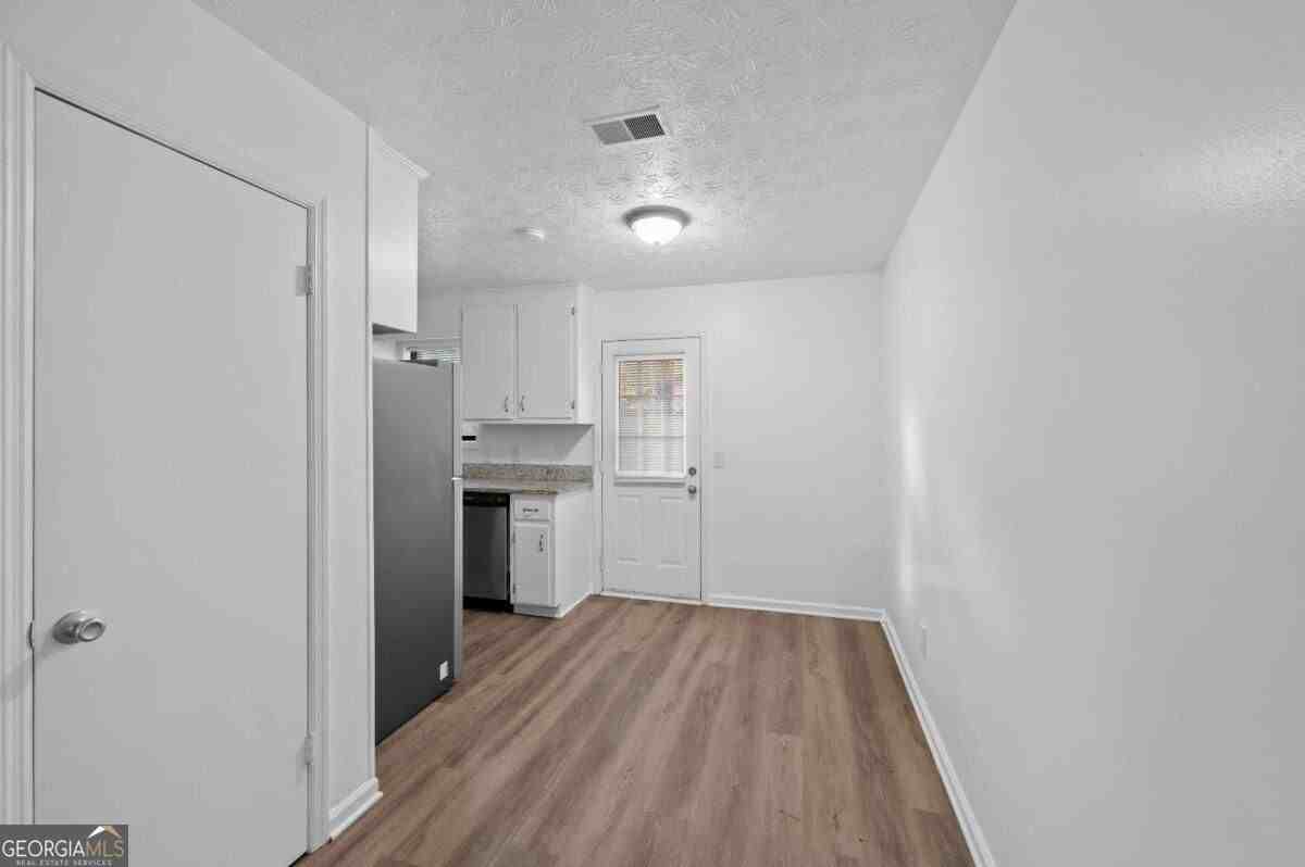 1012 Davis St #12 - Photo 7 of 28